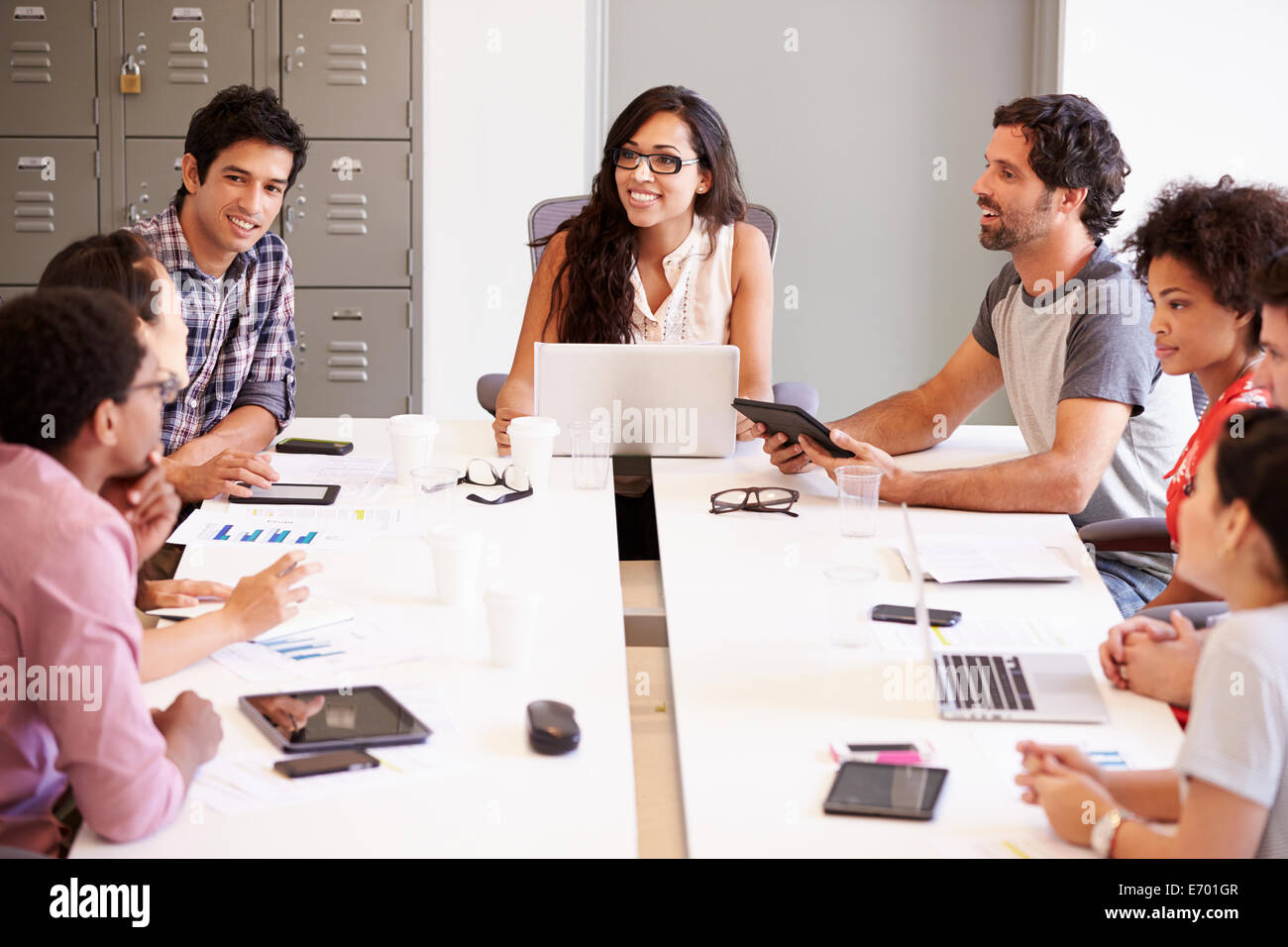 Réunion des concepteurs pour discuter de nouvelles idées Banque D'Images