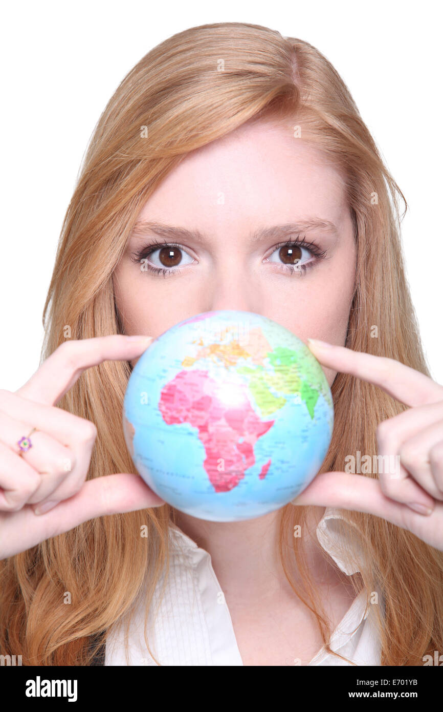 Jeune femme montrant un peu de monde Banque D'Images