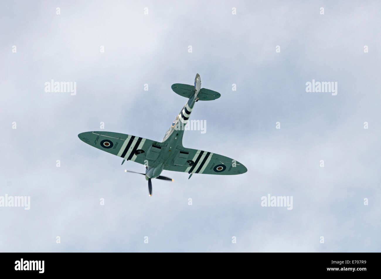 Spitfire avec bandes d'invasion Banque D'Images