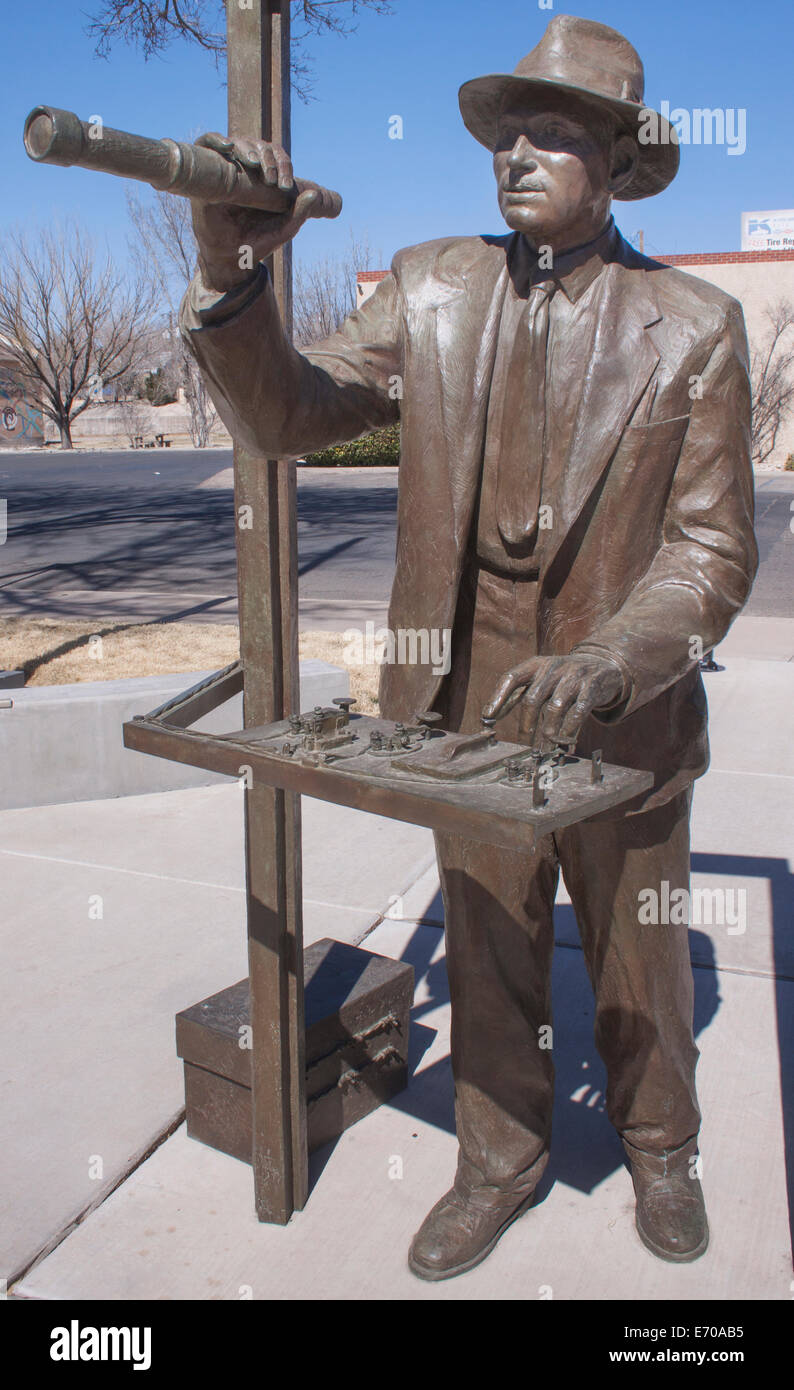 Statue du scientifique de fusée Robert Goddard à Roswell, Nouveau-Mexique, honorant le pionnier de la fusée moderne. Banque D'Images