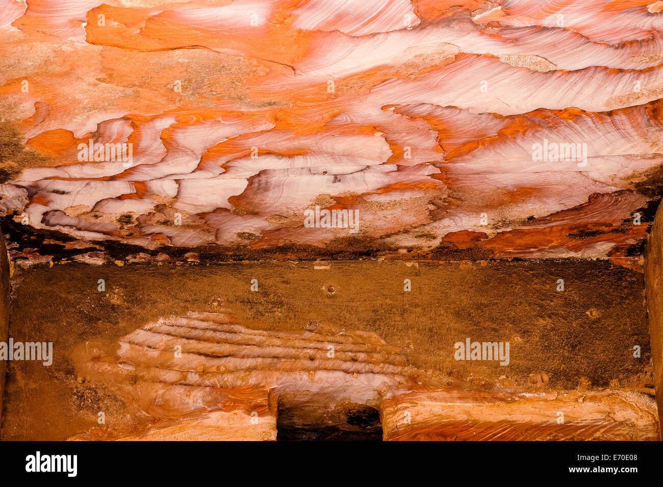 Petra est le plus visité de la Jordanie attraction touristique. Tombes creusée dans le grès rouge-rose. Banque D'Images