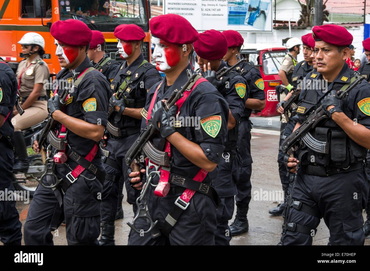 Défilé militaire à Tingo Maria, huanuco ministère. au Pérou. Banque D'Images