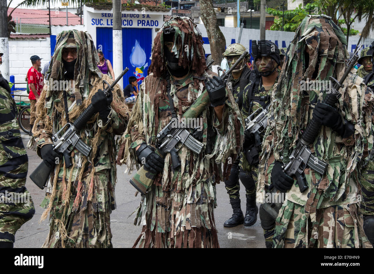 Défilé militaire à Tingo Maria, huanuco ministère. au Pérou. Banque D'Images