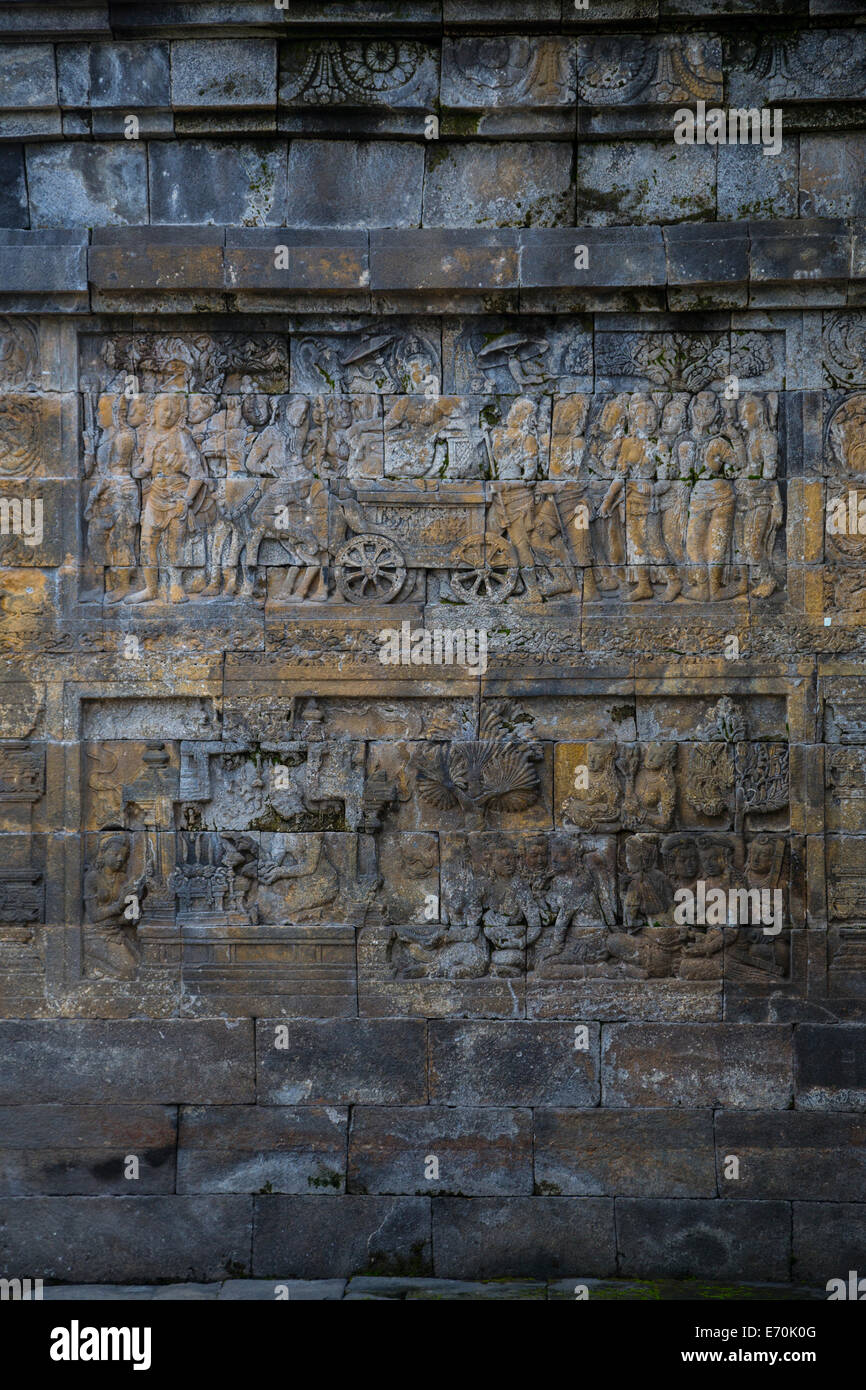 Borobudur, à Java, en Indonésie. Bas-relief sculpture en pierre représentant la reine Maya retirer à Lumbini. Banque D'Images
