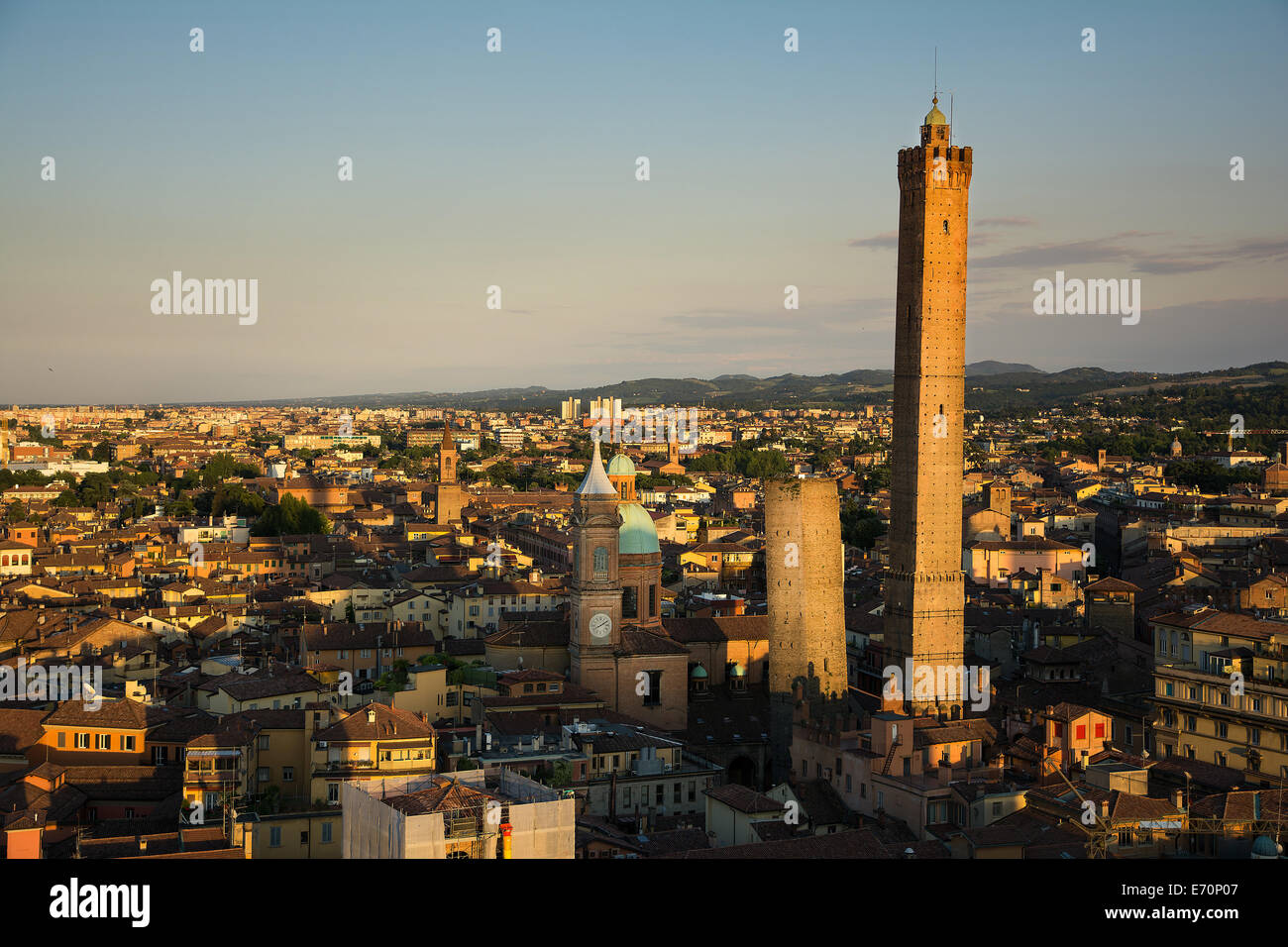 Bologne, Italy-May:17,2014 panorama de vue de Bologne de la célèbre 'tour' Prendiparte situé dans le centre de la ville.Vous pouvez Banque D'Images