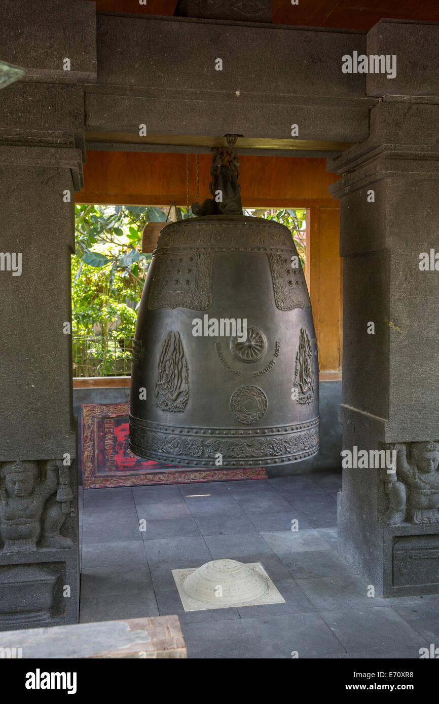 Borobudur, à Java, en Indonésie. Monastère Bouddhiste Mendut Bell. Banque D'Images