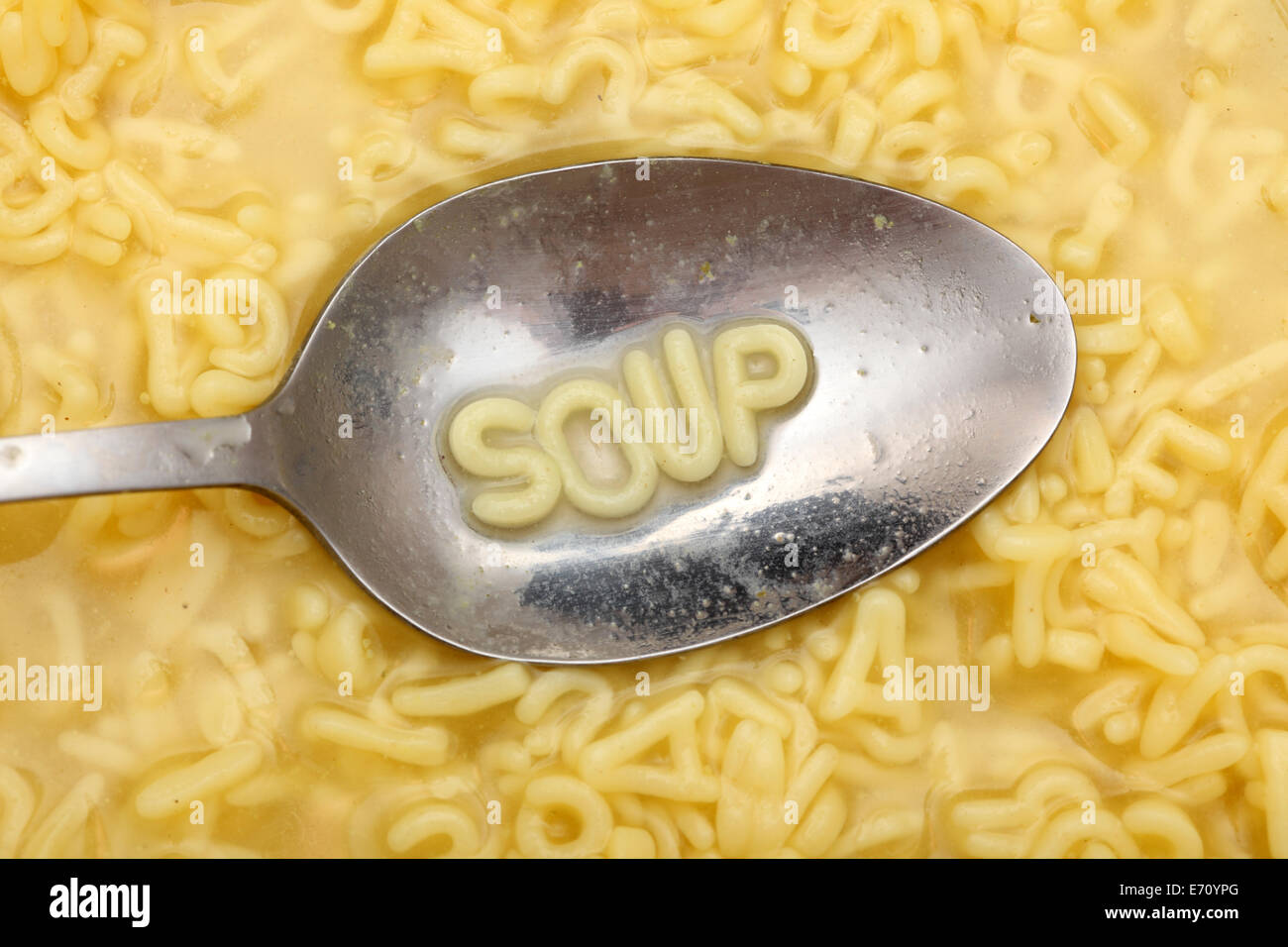 Lettres alphabet dans spoon préciser "soupe". Soupe à l'alphabet des