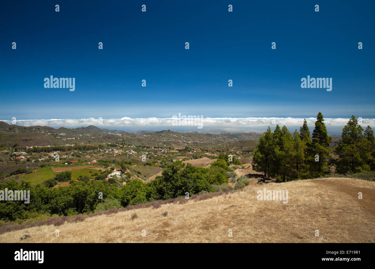 Gran Canaria, inland, vue en direction de San Mateo, las palmas au loin, sentier de randonnée pédestre Banque D'Images