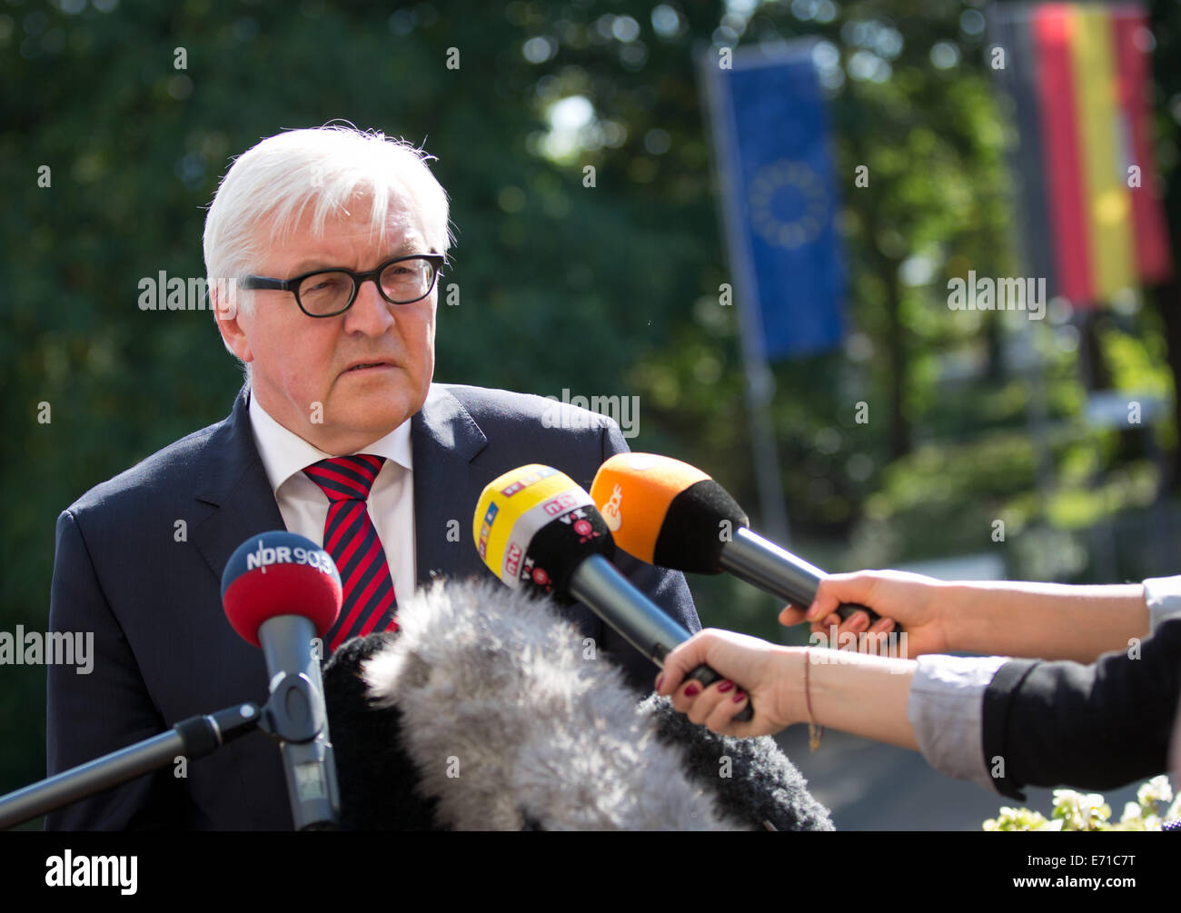 Hambourg, Allemagne. 06Th Nov, 2014. Le ministre allemand des affaires étrangères, Frank-Walter STEINMEIER (SPD) donne une déclaration sur la situation en Ukraine lors d'une réunion à huis clos du groupe parlementaire du SPD à Hambourg, Allemagne, 03 septembre 2014. Steinmeier a demandé à la Russie et l'Ukraine pour un véritable cessez-le-feu. Photo : Christian Charisius/dpa/Alamy Live News Banque D'Images