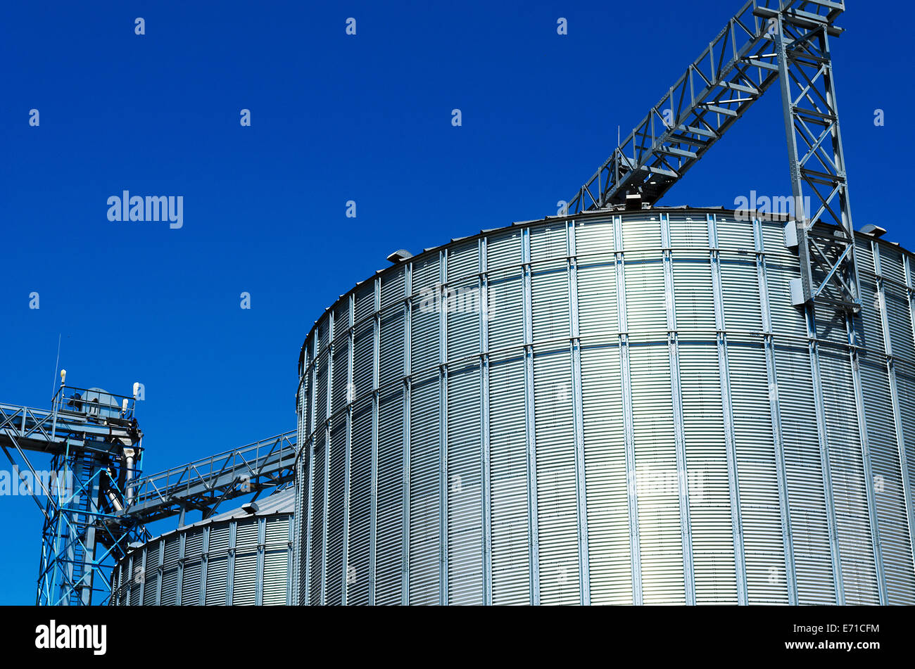 Les silos de stockage de produits agricoles (céréales) Banque D'Images