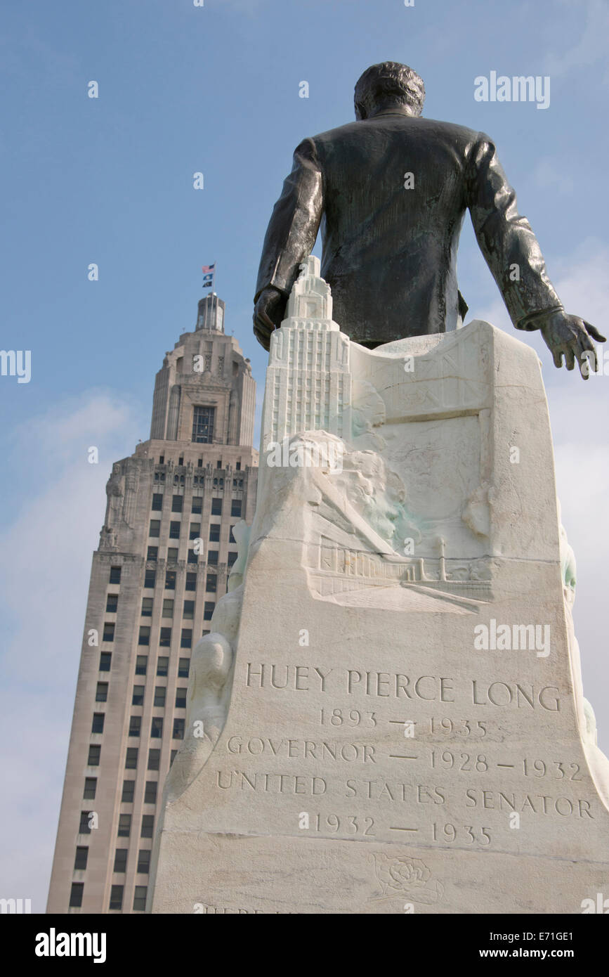 USA, Louisiane, Baton Rouge. Louisiana State Capitol building, de style art déco avec le Huey P. Long tombe et monument. Banque D'Images