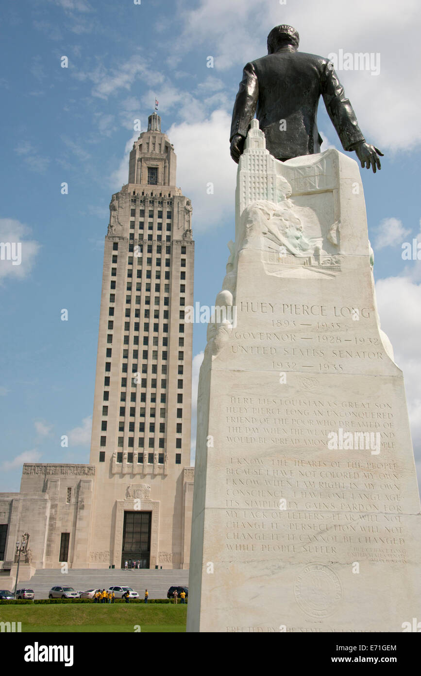 USA, Louisiane, Baton Rouge. Louisiana State Capitol building, de style art déco avec le Huey P. Long tombe et monument. Banque D'Images