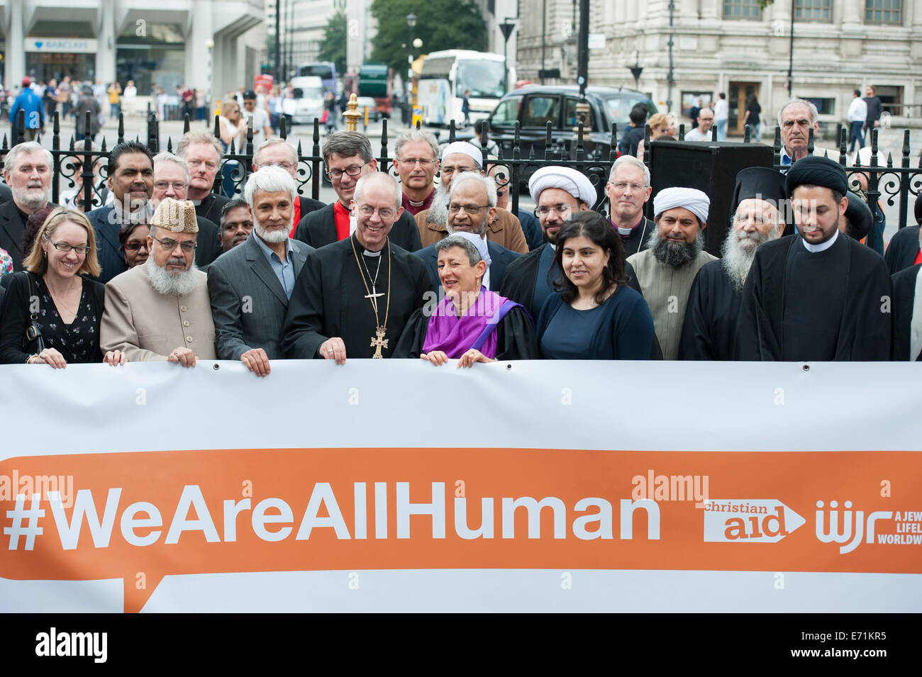 L'Abbaye de Westminster, Londres, Royaume-Uni. 3e septembre 2014. Les chrétiens, les gens de toutes les confessions et non-croyants ont été invités à rejoindre l'archevêque de Canterbury et d'autres dirigeants religieux de tous les coins du Royaume-Uni dans une manifestation silencieuse devant l'abbaye de Westminster. Sur la photo à l'avant : Justin Welby ; premier rabbin laura augendre-klausner ; La baronne Warsi. Credit : Lee Thomas/Alamy Live News Banque D'Images