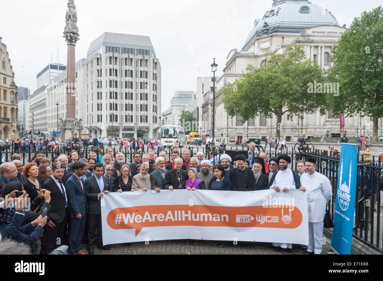 L'Abbaye de Westminster, Londres, Royaume-Uni. 3e septembre 2014. Les chrétiens, les gens de toutes les confessions et non-croyants ont été invités à rejoindre l'archevêque de Canterbury et d'autres dirigeants religieux de tous les coins du Royaume-Uni dans une manifestation silencieuse devant l'abbaye de Westminster. Credit : Lee Thomas/Alamy Live News Banque D'Images