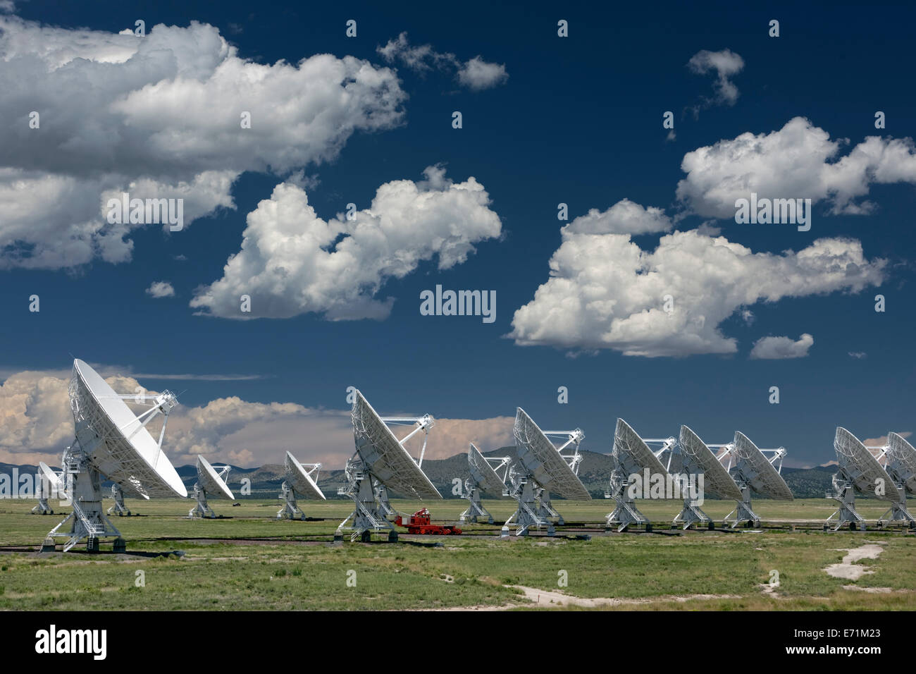 La VLA - Very Large Array Radio Telescope - à Socorro, Nouveau Mexique un interféromètre astronomique est un tableau de télescopes ou Banque D'Images