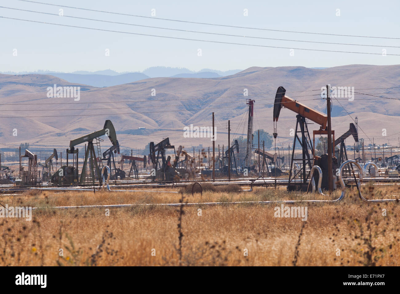 Chevalets huile - Kern River Oil Field, Coalinga, California USA Banque D'Images