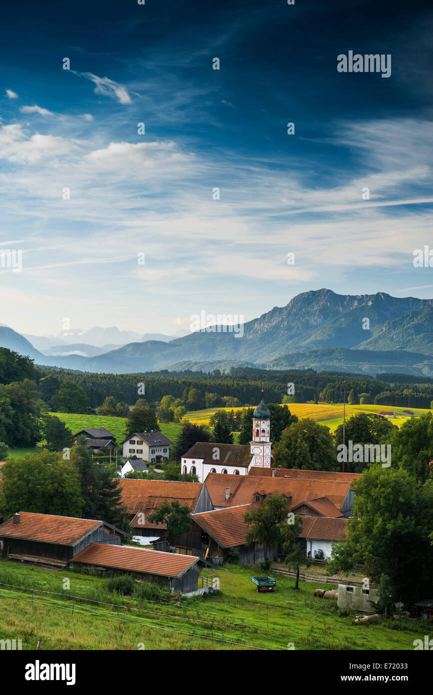 Vue sur le village d'Aidling, Upper Bavaria, Bavaria, Germany Banque D'Images