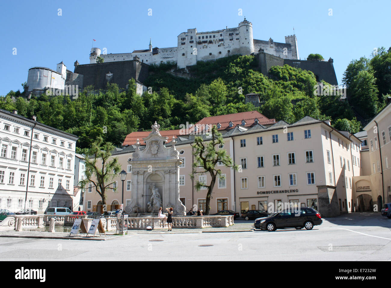 Autriche : Kapitelplatz (chapitre M2) avec la Forteresse Hohensalzburg. Photo du 17 mai 2009. Banque D'Images