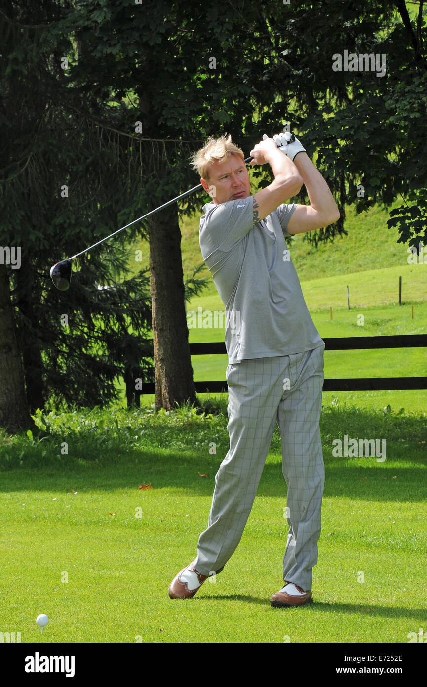 Aller, en Autriche. 06Th Nov, 2014. L'ancien pilote Finlandais Mika Haekkinen formular l'un joue une partie de golf pendant 'Kaiser' Trophée tournoi de golf, dans le cadre de l'événement 'Camp Beckenbauer' à Reith, Allemagne, 3 septembre 2014. © AFP PHOTO alliance/Alamy Live News Banque D'Images