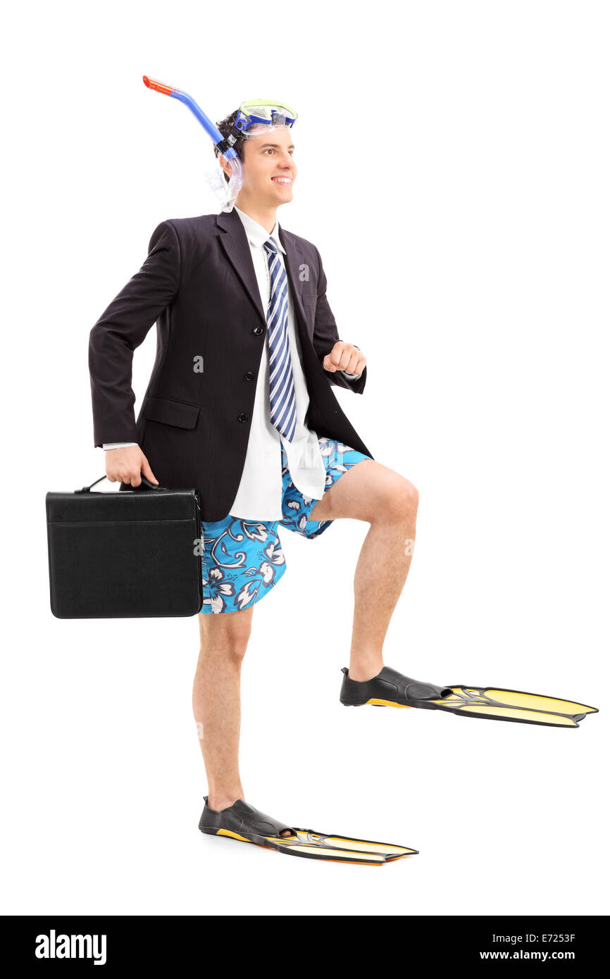 Full Length portrait of a businessman walking avec palmes de plongée Banque D'Images