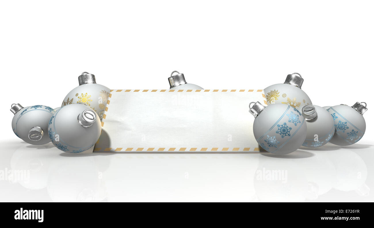 Une collection d'un mélange de boules de Noël blanc mat décoré et une zone de carte de souhaits avec copie espace sur un blanc isolé Banque D'Images