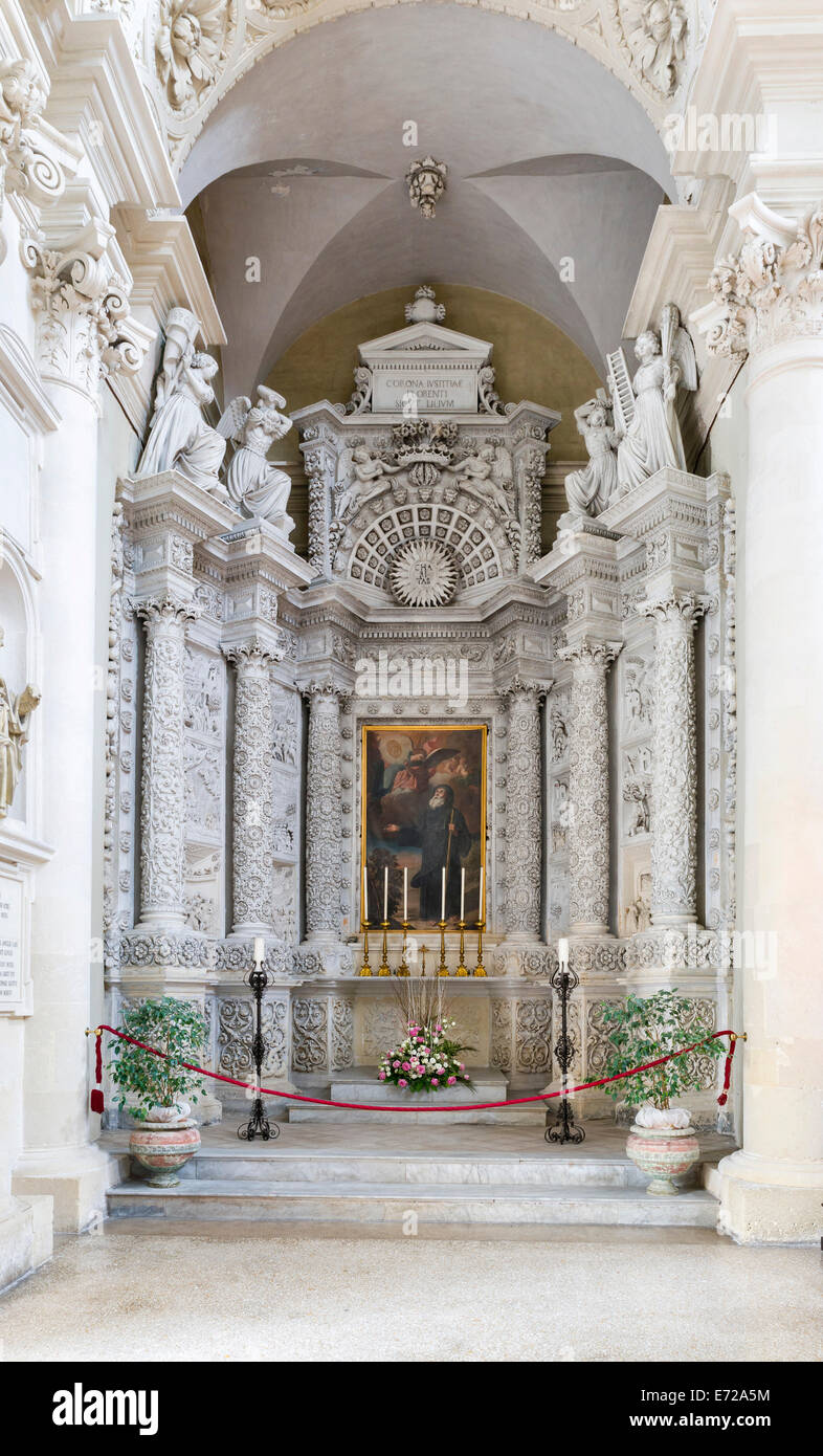 Autel de Saint François de Paule, par Francesco Antonio Zimbalo, 1614, le baroque de Lecce, également Baroque de Salento, l'église de Santa Croce Banque D'Images