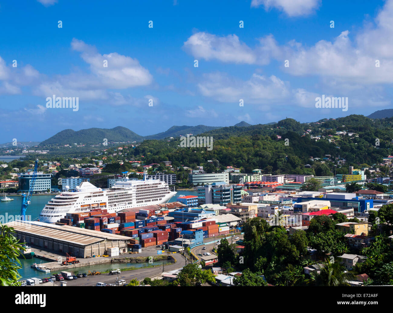 Le paysage urbain de Castries et le port à conteneurs, l'île de Sainte-Lucie, Petites Antilles, îles du Vent, Sainte-Lucie Banque D'Images