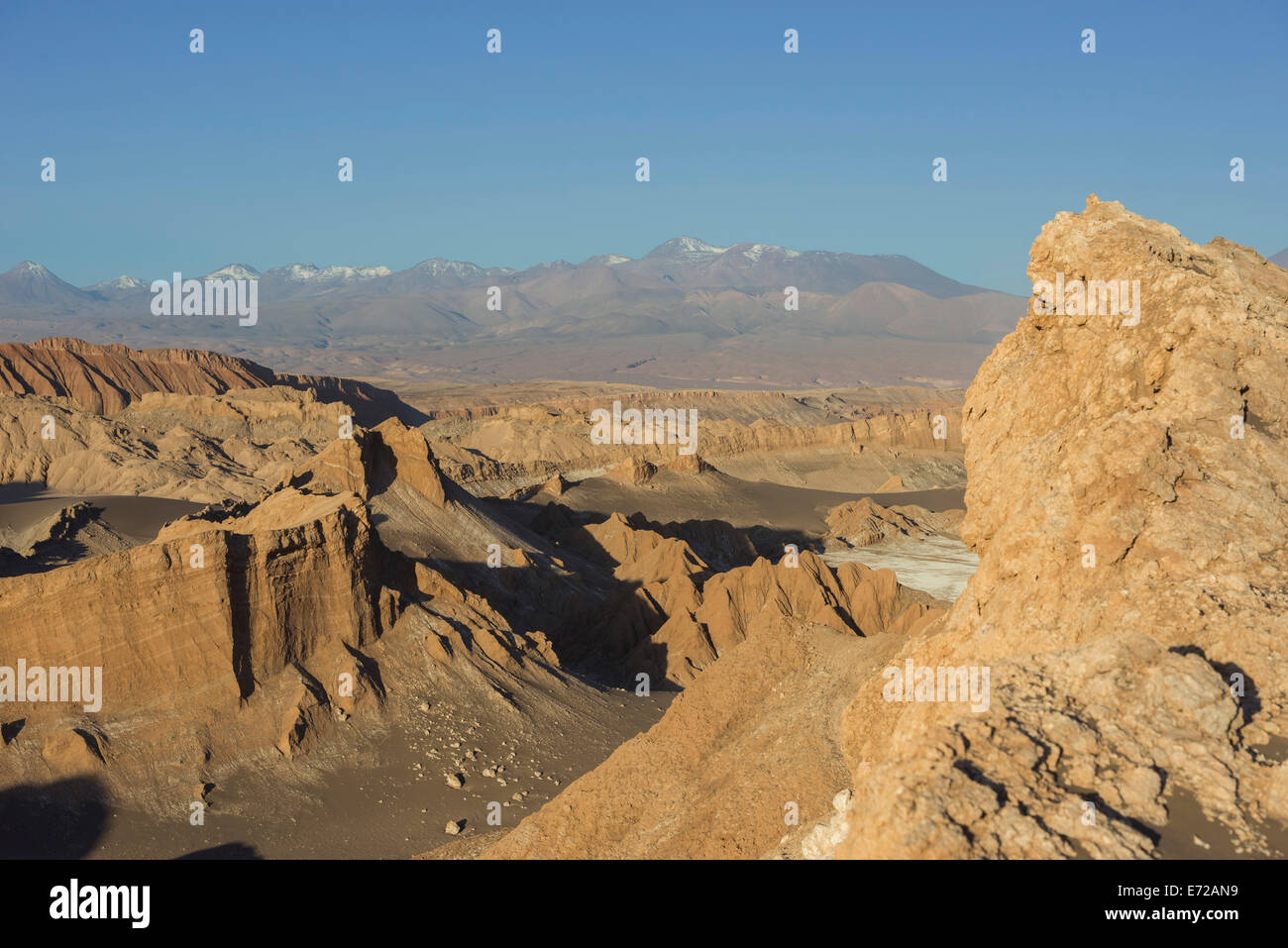 Valle de la luna ou la vallée de la lune dans la lumière du soir, San Pedro de Atacama, région d'Antofagasta, Chili Banque D'Images