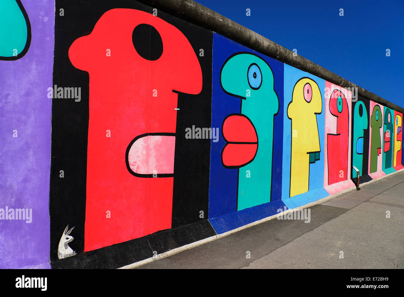 Allemagne, Berlin, l'East Side Gallery un 1,3 km de long de la section Berlin wall Mural appelé hommage à la jeune génération par Thierry Noir. Banque D'Images