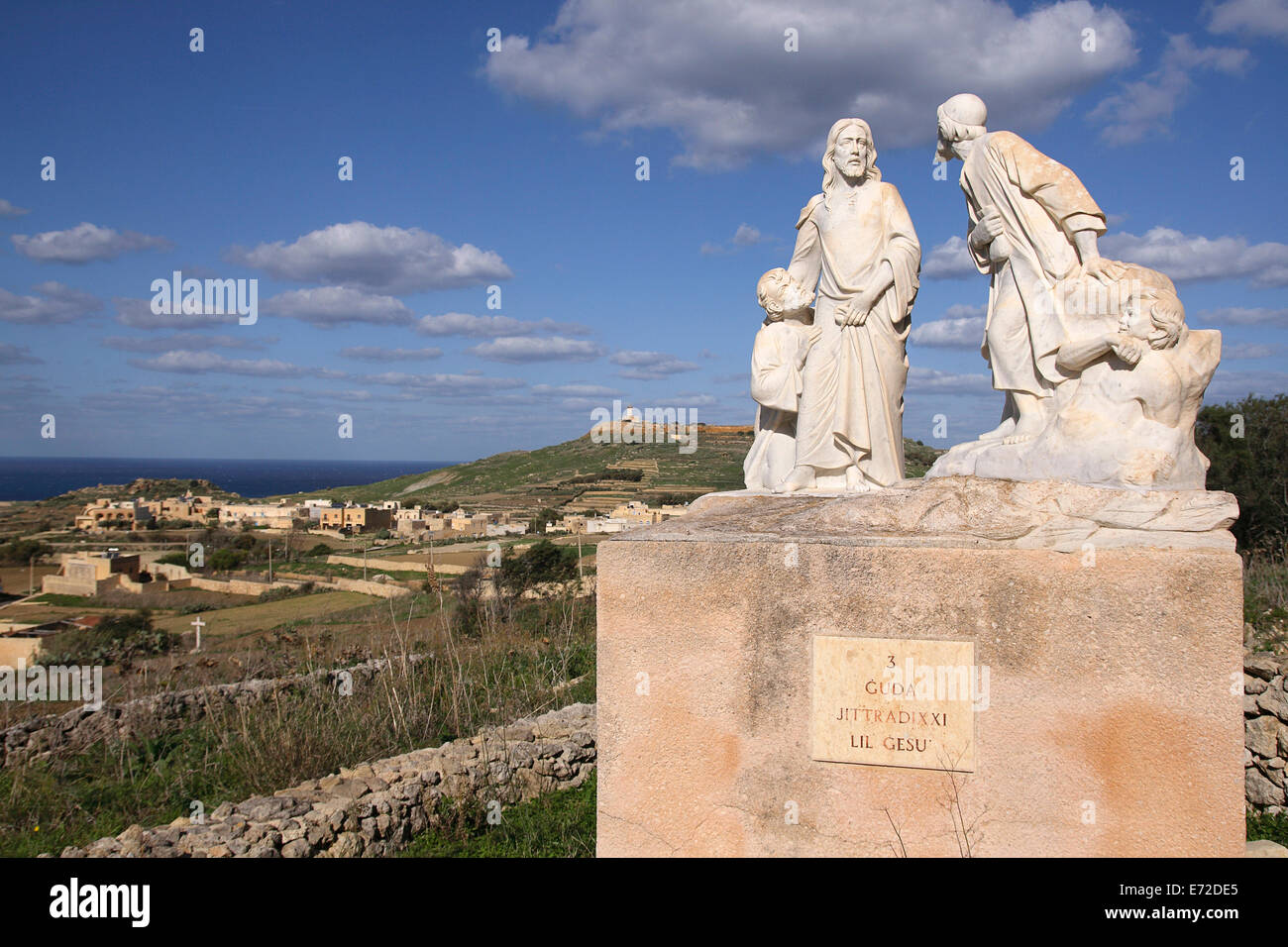 Malte, Gozo, Ta Pinu Statue montrant le tiers des stations de la Croix Judas avec Jésus. Banque D'Images