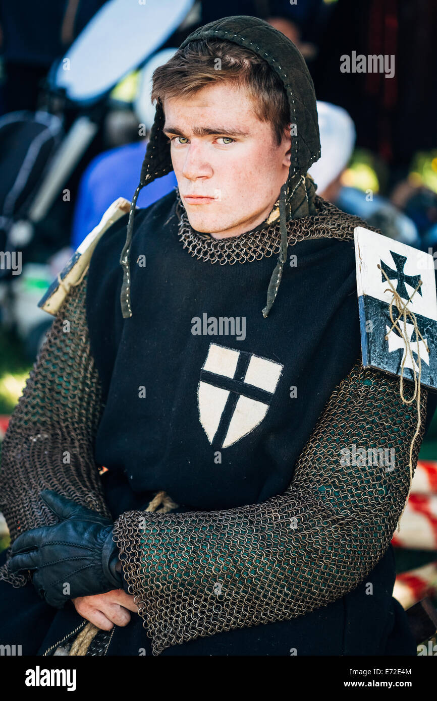 Chevalier guerrier participant de VI festival de la culture médiévale 'Notre' Grunwald Banque D'Images