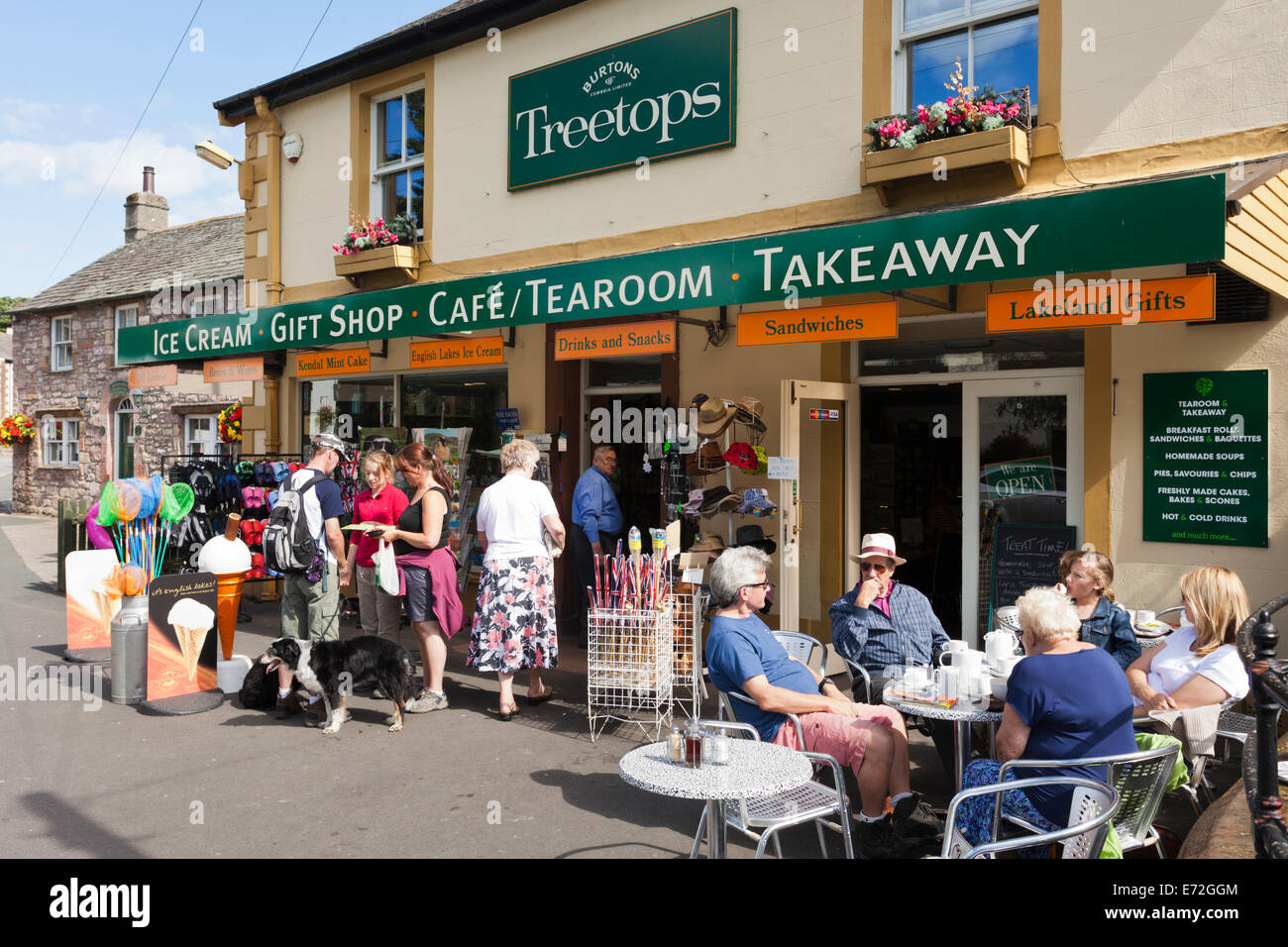 Une boutique touristique de Lake District et café à Pooley Bridge, Cumbria UK Banque D'Images
