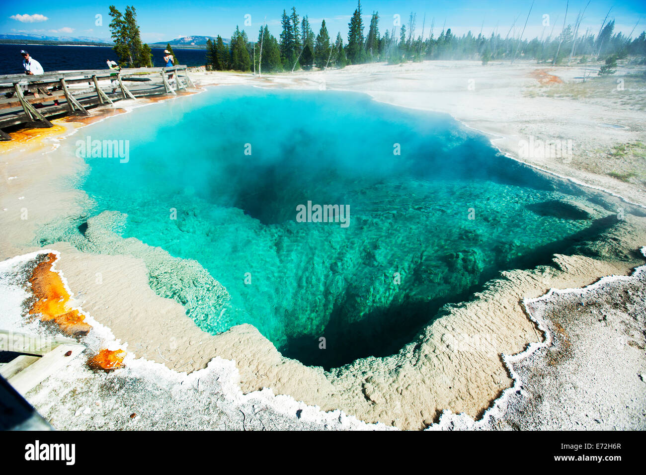 Sources géothermiques dans le Parc National de Yellowstone. Banque D'Images