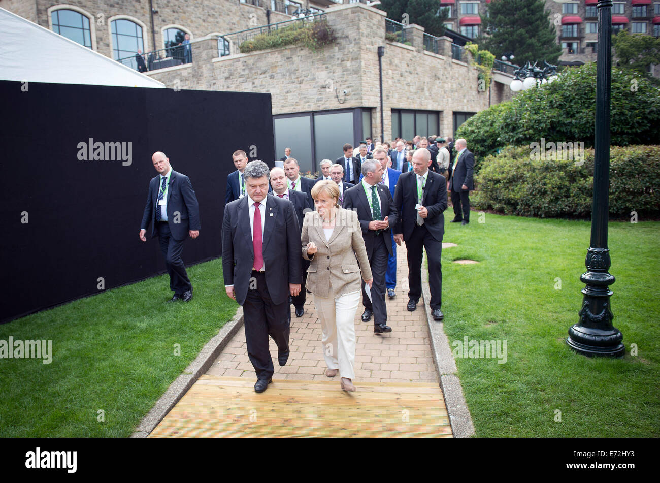 Document - Bundeskanzlerin Angela Merkel (CDU) unterhält sich vor der Kommission beim OTAN-Ukraine-OTAN Gipfel à Newport, Polynésie, mit dem ukrainischen Président Petro Poroschenko. Foto : Bundesregierung/Guido Bergmann/dpa (ACHTUNG : Nur zur redaktionellen Verwendung im Zusammenhang mit der aktuellen Berichterstattung und nur bei Nennung : 'Foto : Bundesregierung/Guido Bergmann/dpa') Banque D'Images