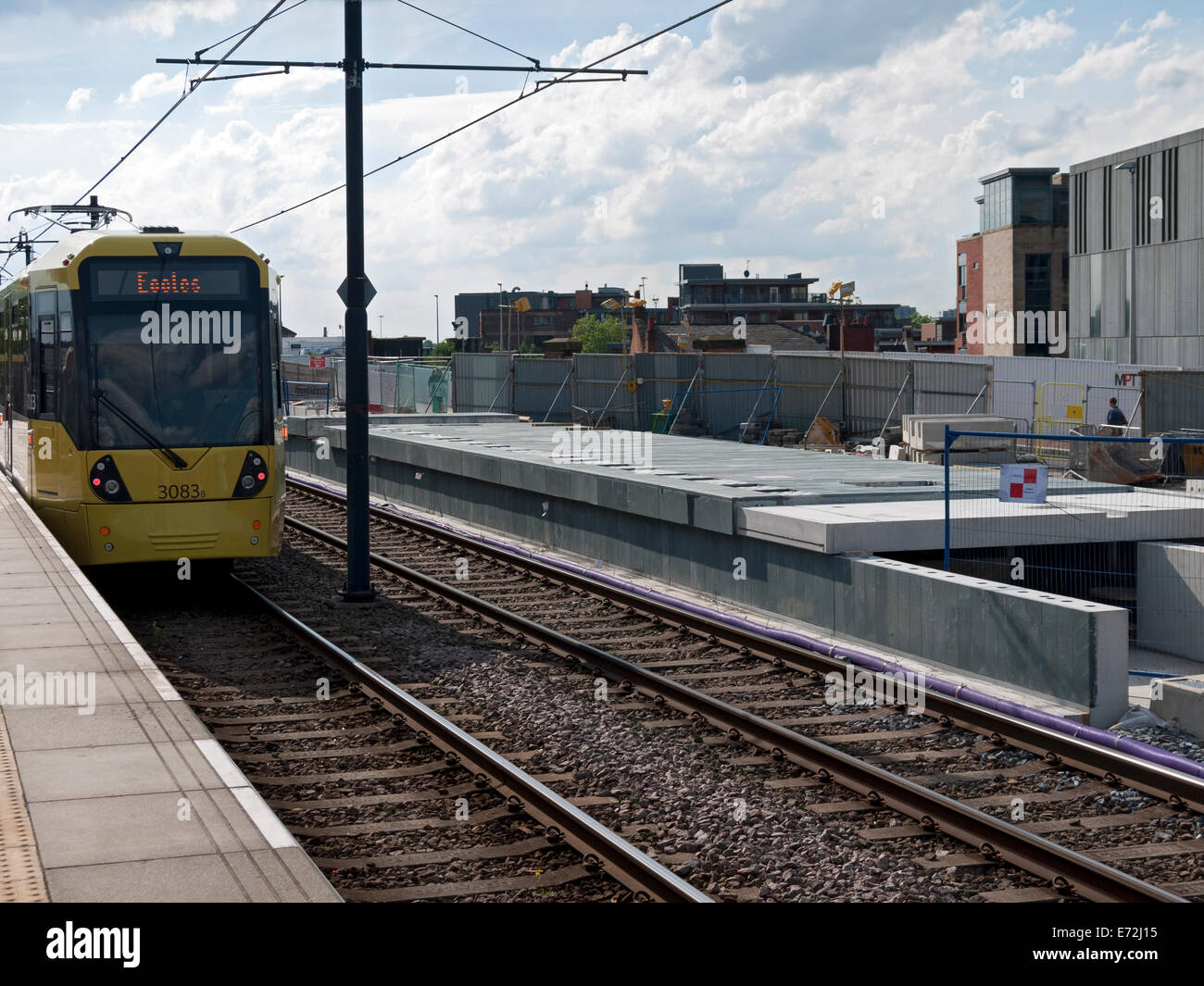 Manchester Metrolink tram à l'arrêt d'Deansgate-Castlefield au cours de l'arrêt des travaux de réaménagement, Manchester, Angleterre, RU Banque D'Images