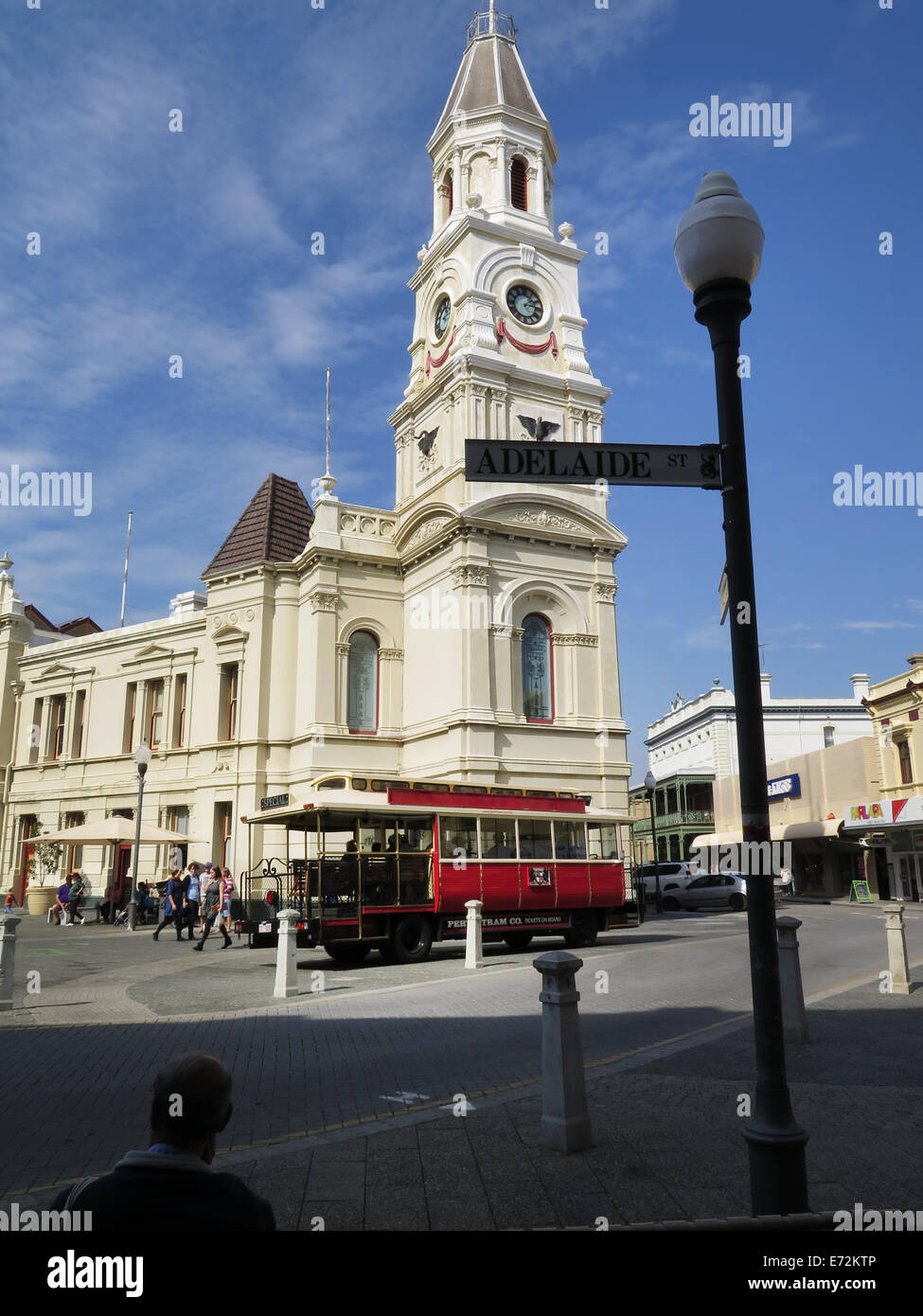 Hôtel de ville et tramway à Freemantle, Australie occidentale. Banque D'Images