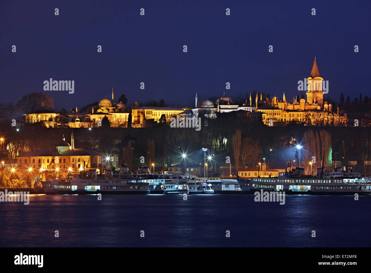 Le palais de Topkapi, vu de l'autre côté de la Corne d'or (Galata), Istanbul, Turquie Banque D'Images