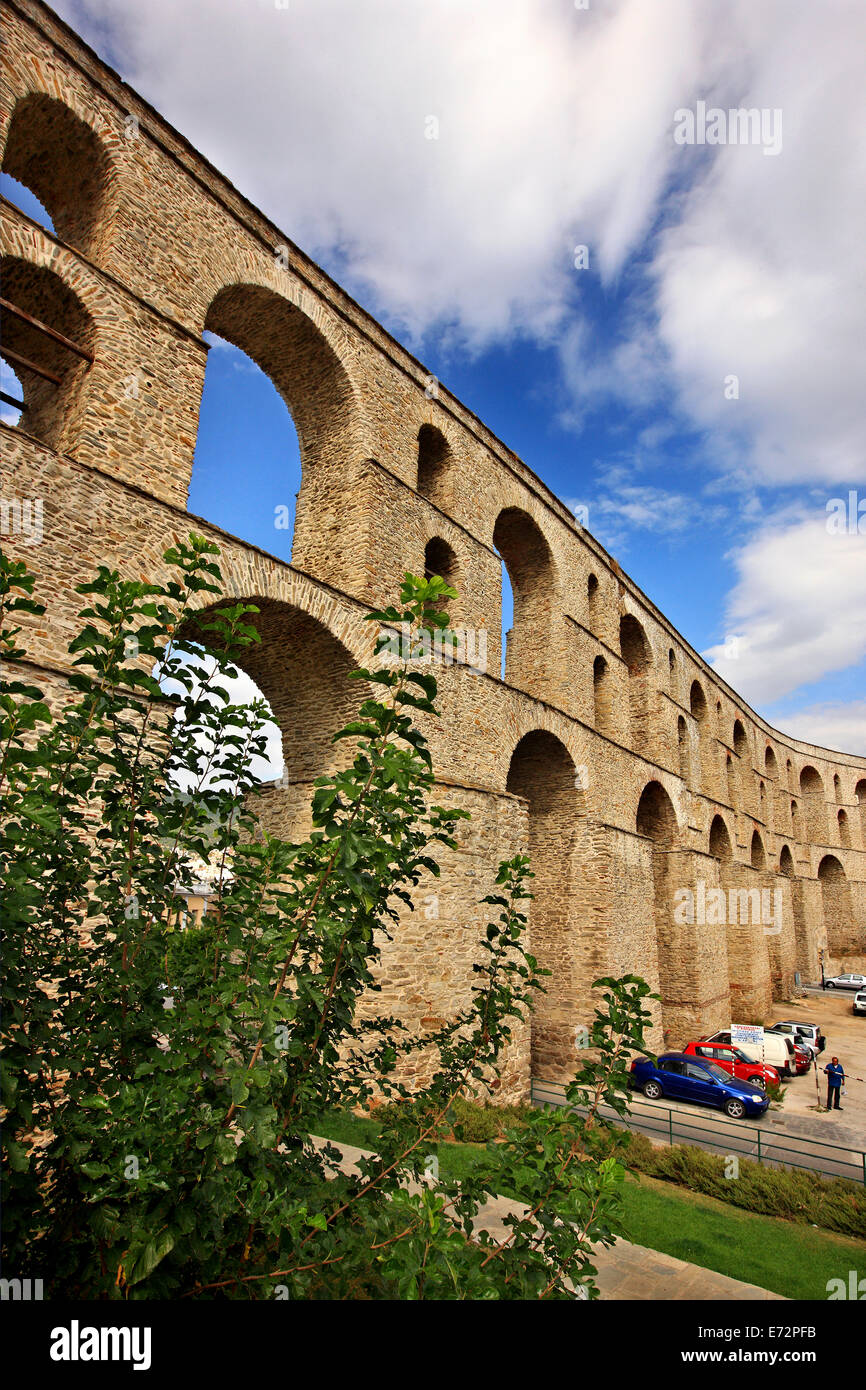 L '62164' ( ='arches"), le célèbre aqueduc de la ville de Kavala, Macédoine, Grèce. Banque D'Images