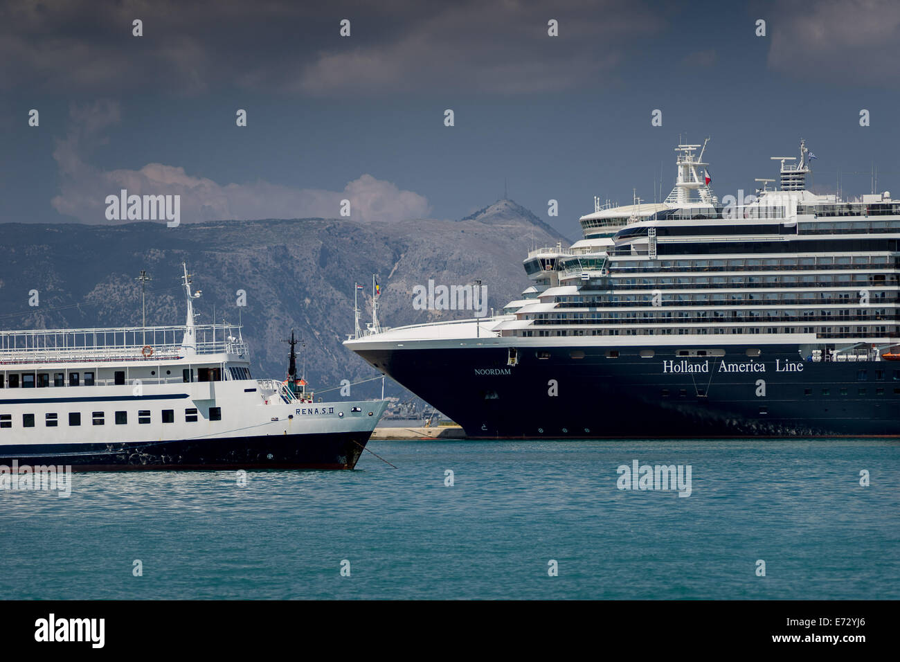 Les navires de croisière Port de Corfou Banque D'Images