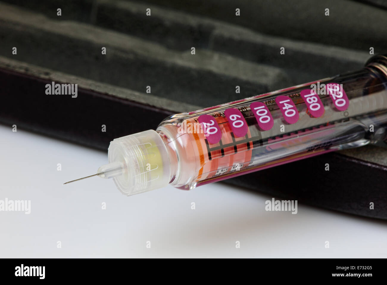 L'aiguille d'injection d'insuline, ou un stylo, pour utilisation par les diabétiques. Logos supprimé Banque D'Images