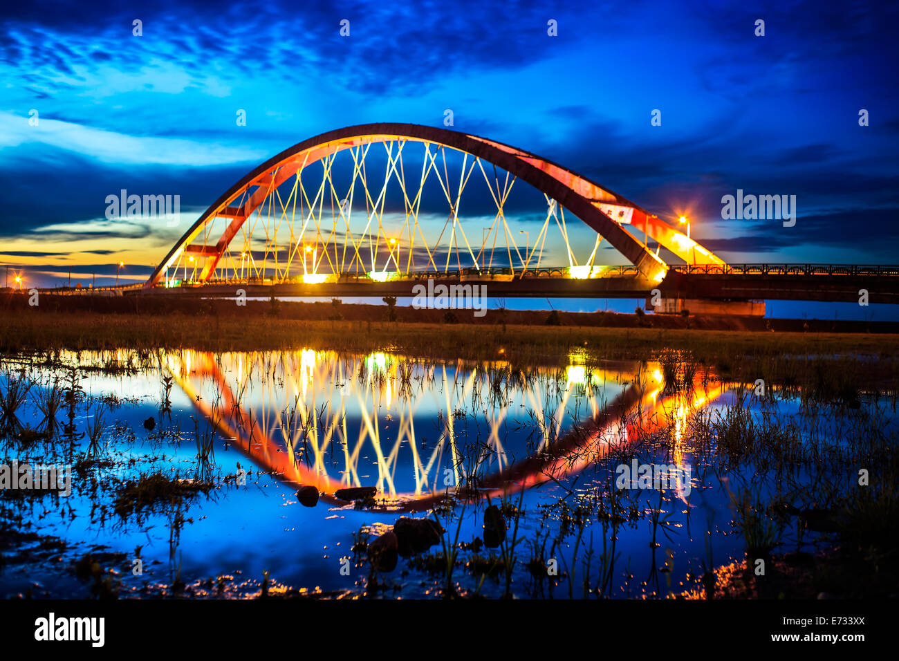 Pont Rouge Couleur Coucher de soleil, Chuk Yuen, Taoyuan County, Taiwan pour adv ou autres fins utiliser Banque D'Images
