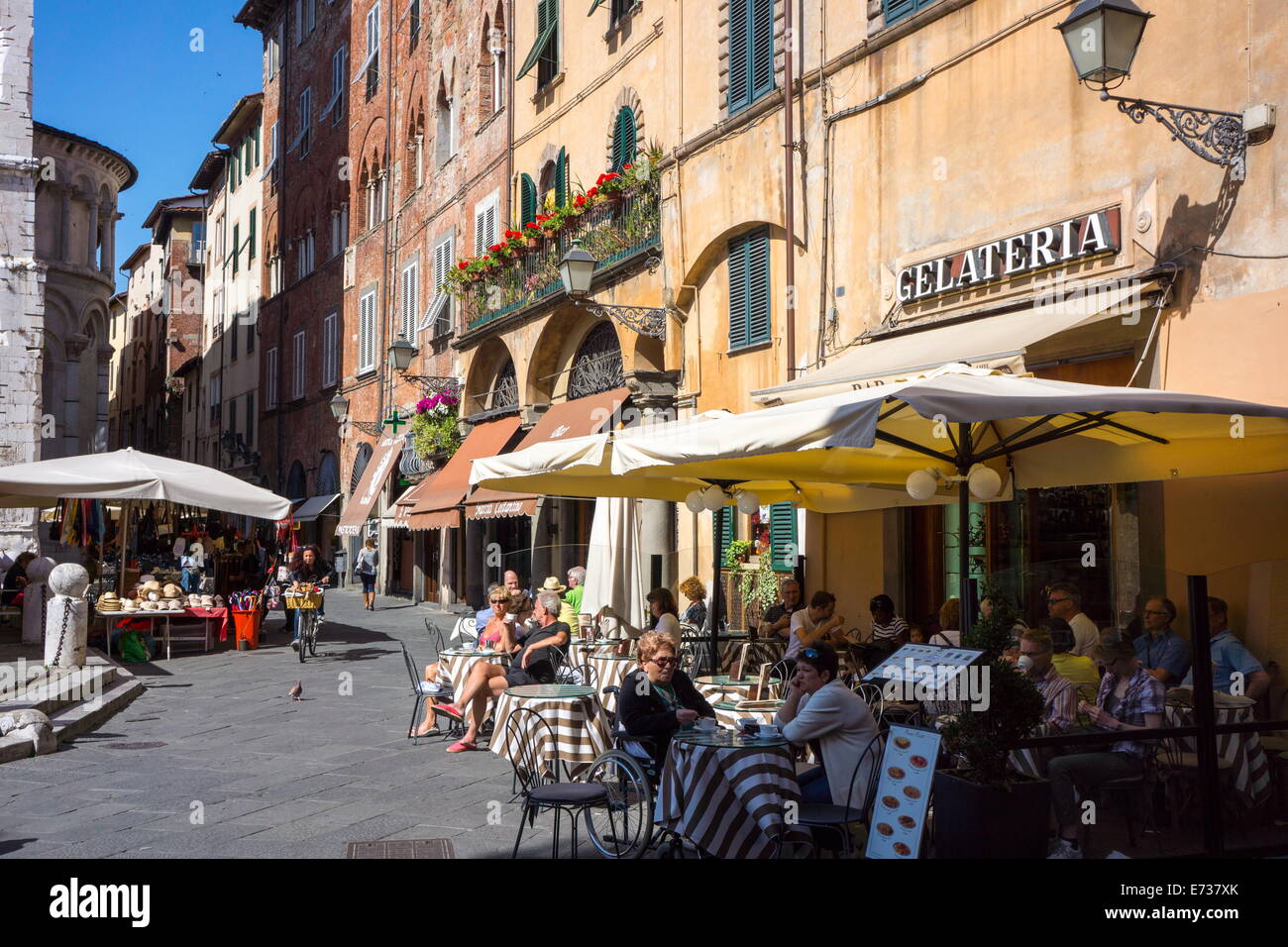 Rue pittoresque à Lucca, Toscane, Italie, Europe Banque D'Images