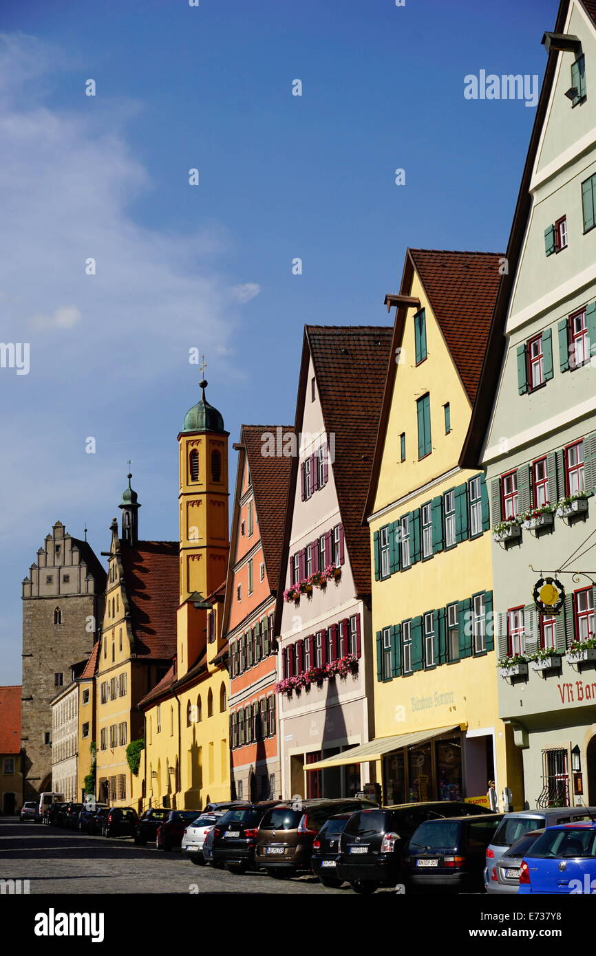 Maisons colorées dans la région connue sous le nom de Weinmarkt, Dinkelsbuhl, Route Romantique, Franconia, Bavaria, Germany, Europe Banque D'Images