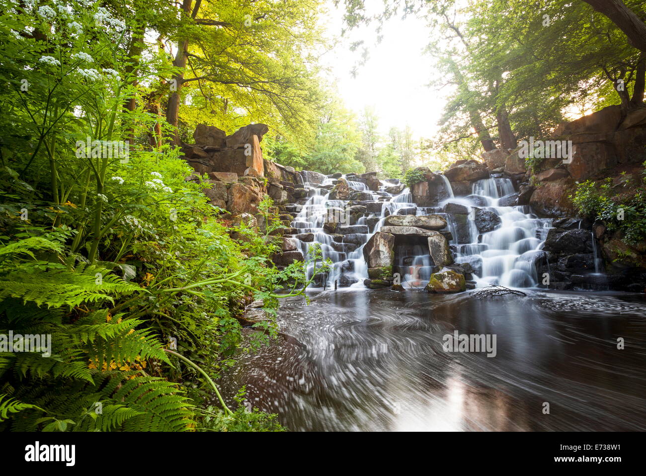 Les Cascades, Virginia Water, Surrey, Angleterre, Royaume-Uni, Europe Banque D'Images