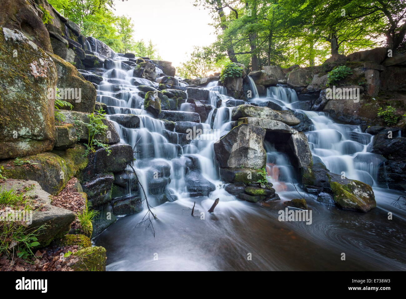 Les Cascades, Virginia Water, Surrey, Angleterre, Royaume-Uni, Europe Banque D'Images