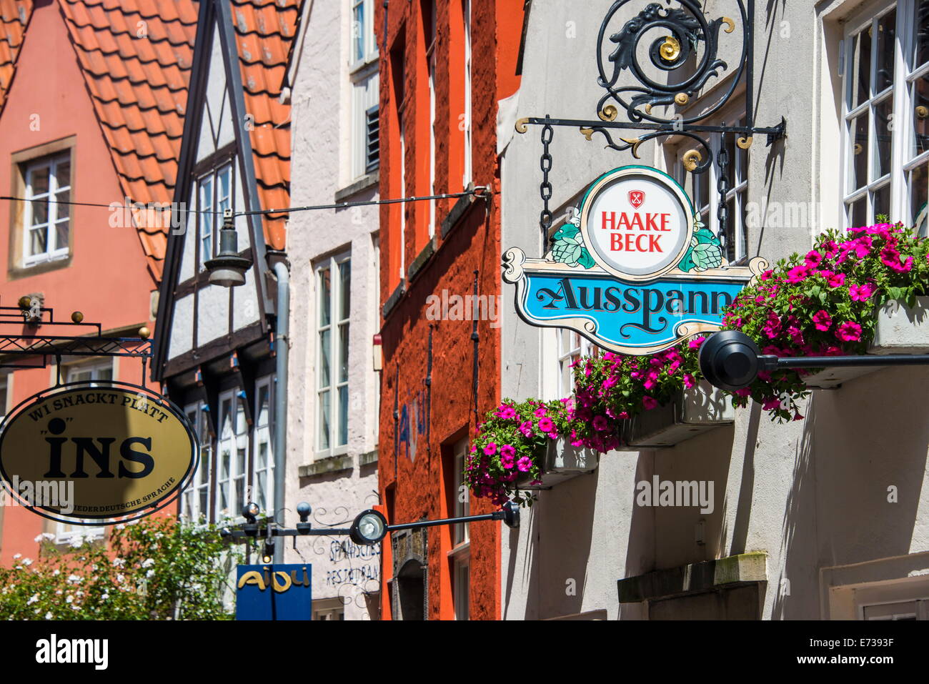 Peu de ruelles dans le vieux quartier de Schnoor, Bremen, Germany, Europe Banque D'Images