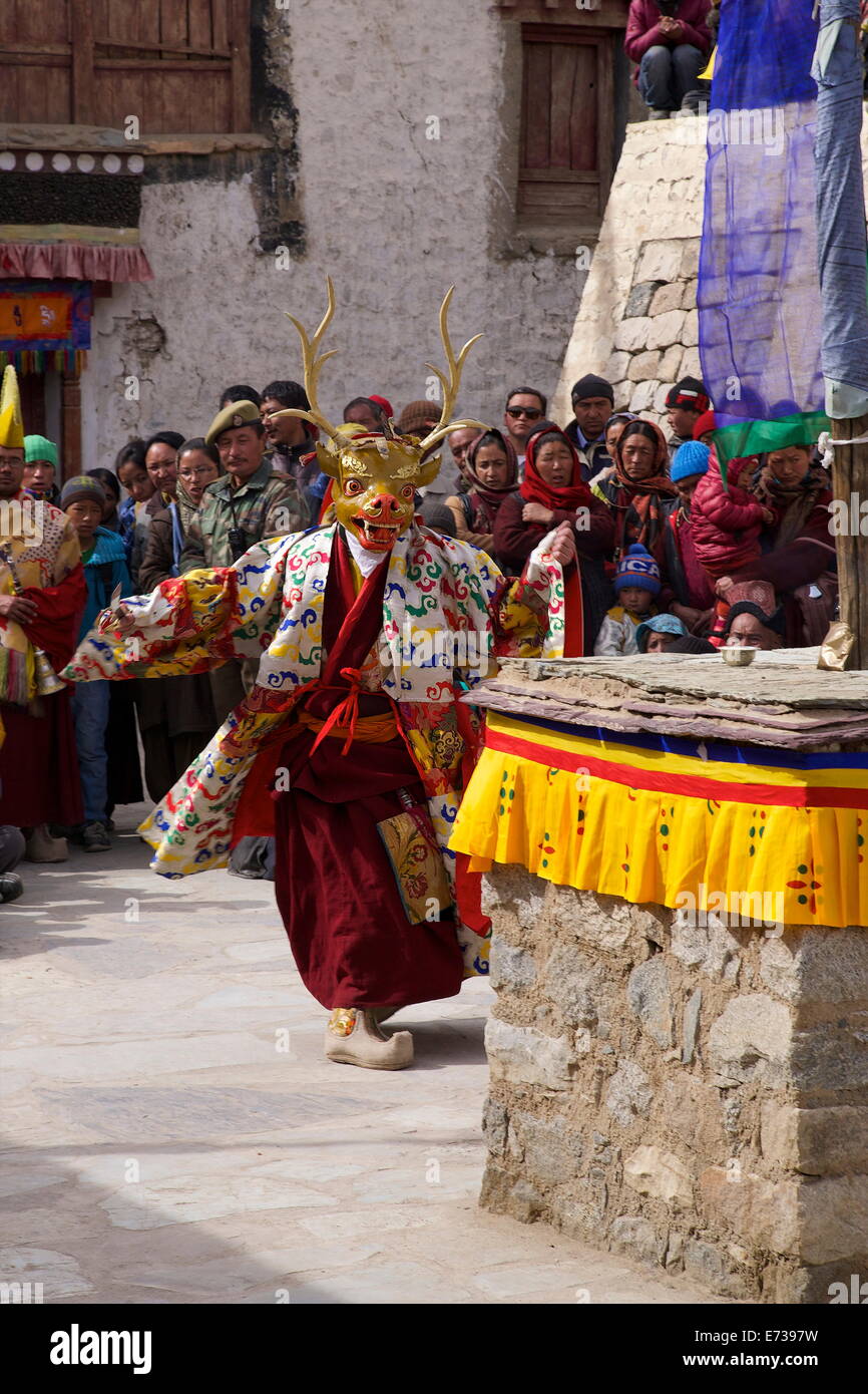 Le moine bouddhiste effectue danse masquée lors de la cérémonie religieuse, Namgyal Tsemo Gompa, Leh, Ladakh, Inde, Asie Banque D'Images