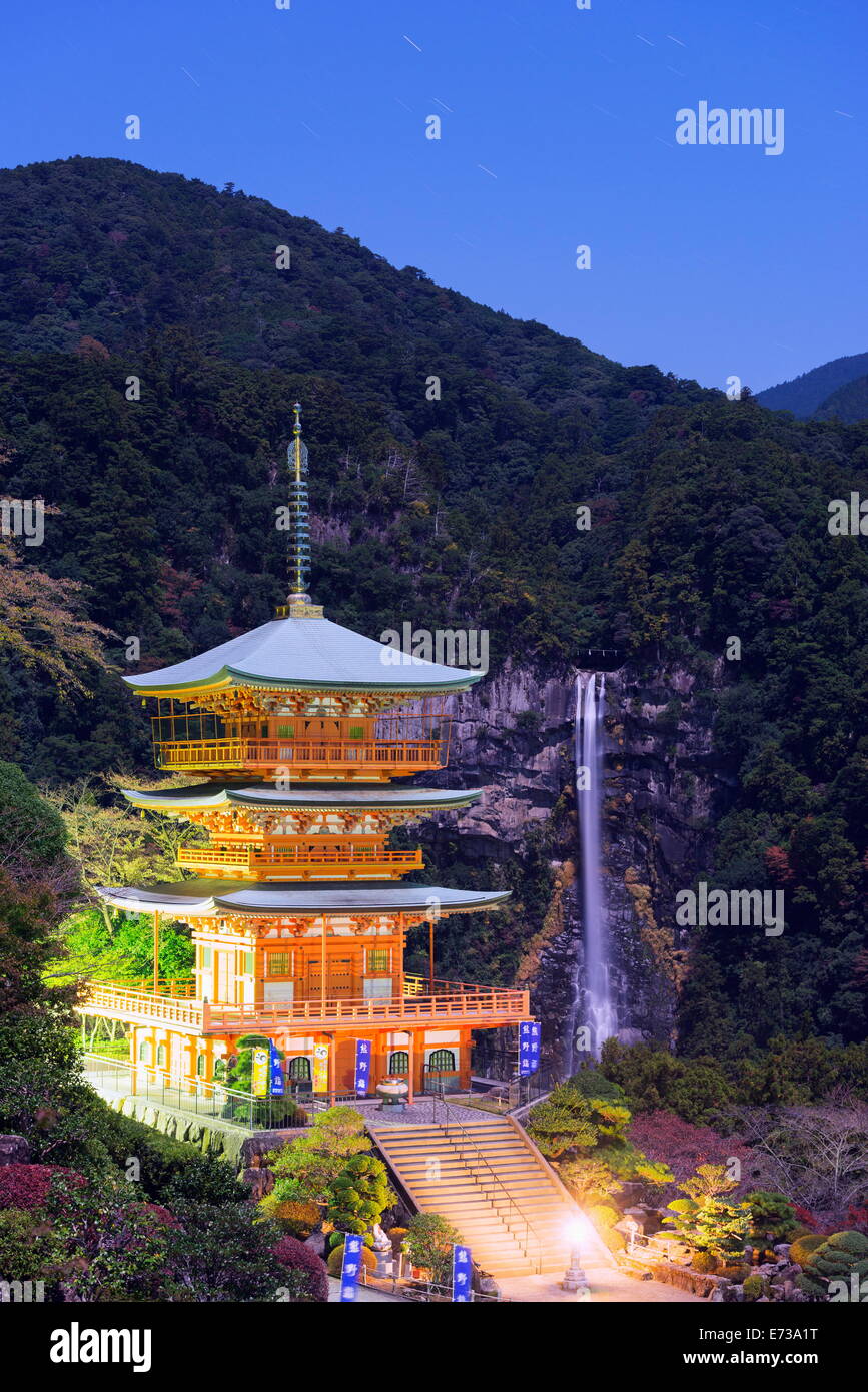 Sanctuaire Shinto, pagode, Nachi no taki Waterfall, UNESCO World Heritage Site, Wakayama Prefecture, Honshu, Japan, Asia Banque D'Images