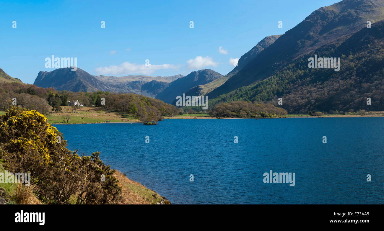 Crummock water, Fleetwith Pike et haute Crag, lacs de l'Ouest, Parc National de Lake District, Cumbria, Angleterre, Royaume-Uni Banque D'Images