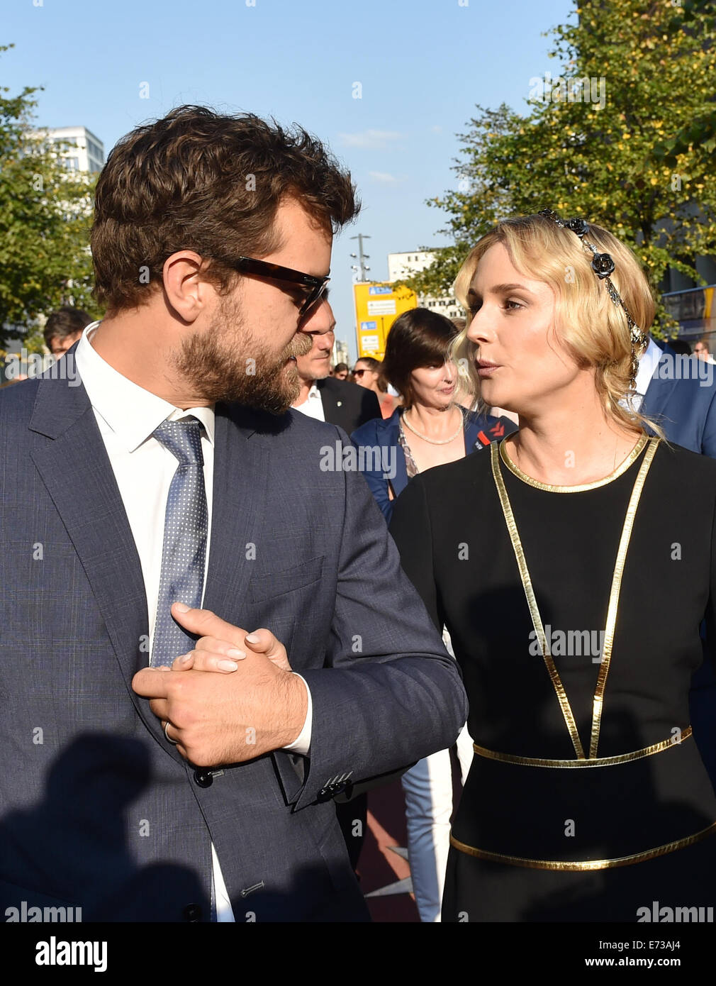 L'actrice Diane Kruger et son partenaire Joshua Jackson assister à la cérémonie de ré-ouverture de "Boulevard des Stars" à la Potsdamer Platz, Berlin, Allemagne, 4 septembre 2014. Il y a 101 étoiles sur le boulevard représentant des stars de cinéma et de télévision allemande. Photo : Jens Kalaene/dpa Banque D'Images